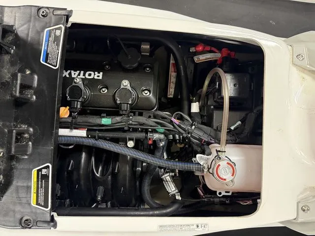 Slide: The Image of Sea-Doo FISH PRO 2025 - 19