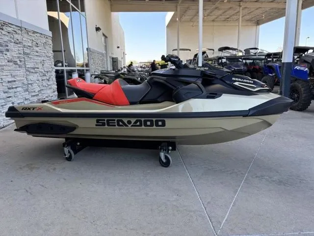 Slide: The Image of Sea-Doo RXT-X 2025 - 4