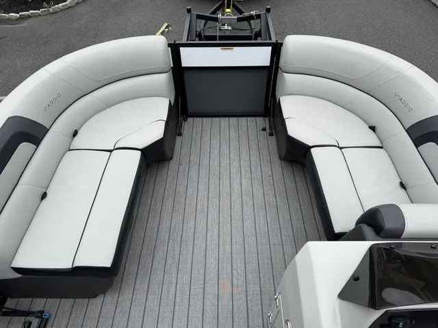 Slide: The Image of Viaggio Lago U L20U 2023 - 5