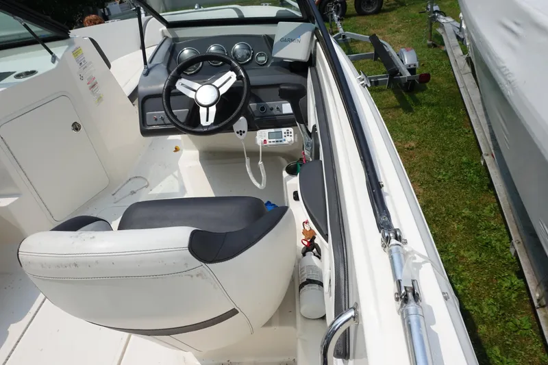 Slide: The Image of 2016 Sea Ray SPX 190 Outboard boat interior with steering wheel and controls. - 4