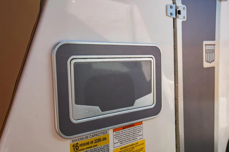 Slide: The Image of MasterCraft X22 2021 boat capacity label, indicating maximum of 16 persons or 2250 lbs. - 38