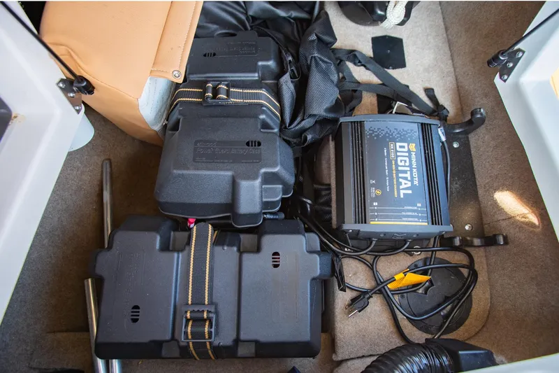 Slide: The Image of 2021 MasterCraft X22 boat interior showing battery and Minn Kota digital charger. - 46