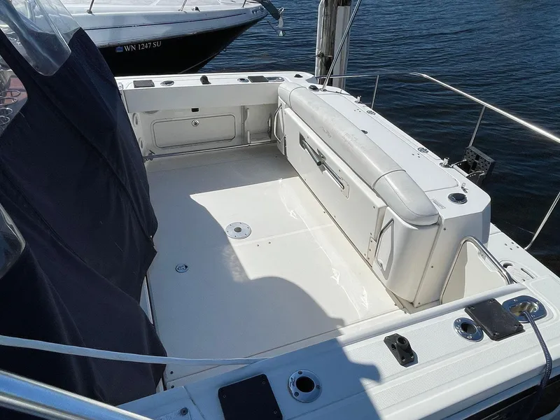 Slide: The Image of Sea Ray 290 - Cockpit - 11