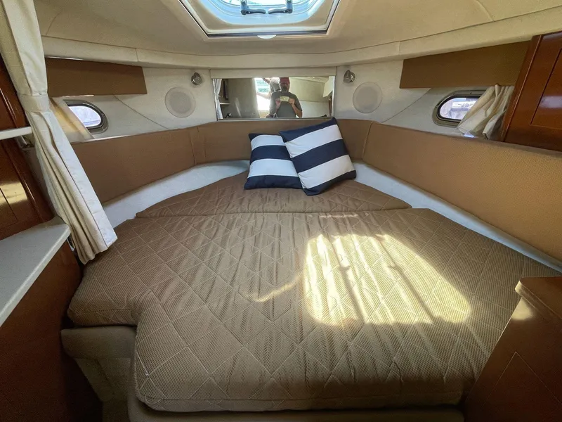Slide: The Image of Sea Ray 290 - Forward Cabin - 6