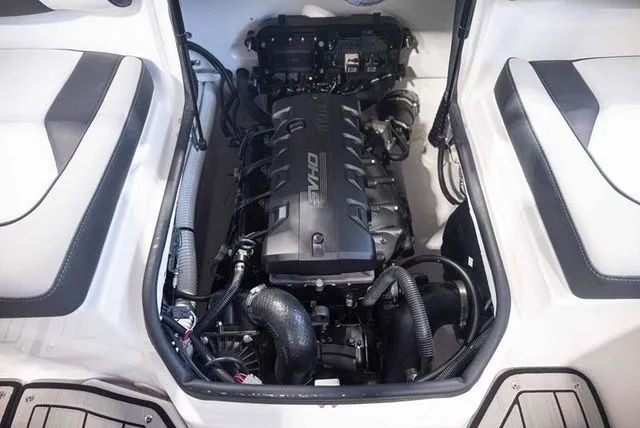 Slide: The Image of Yamaha 195S 2025 - 12