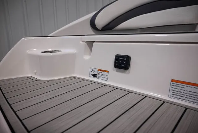 Slide: The Image of Yamaha 195S 2025 - 9