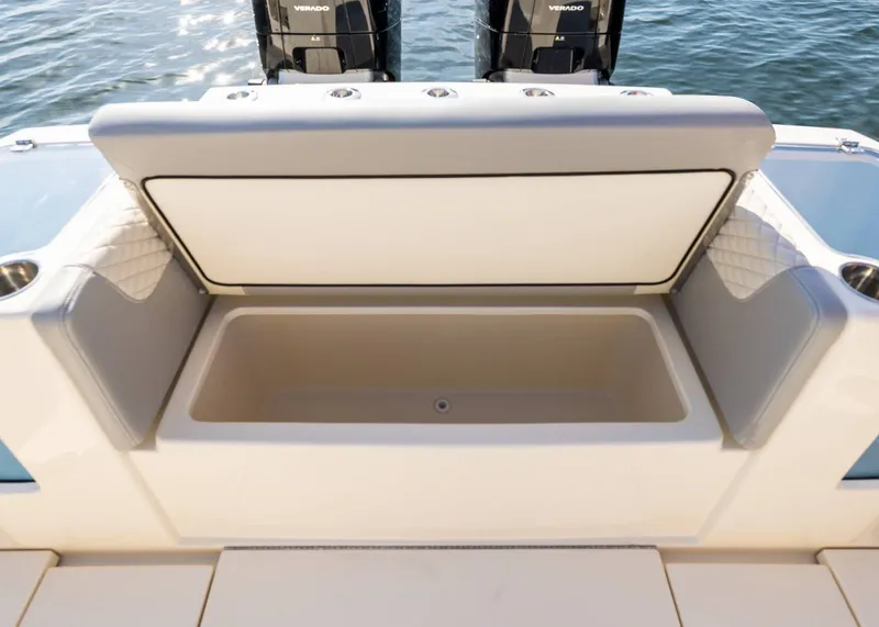 Slide: The Image of Scout 400 LXF 2026 - 12