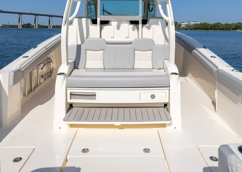 Slide: The Image of Scout 400 LXF 2026 - 16