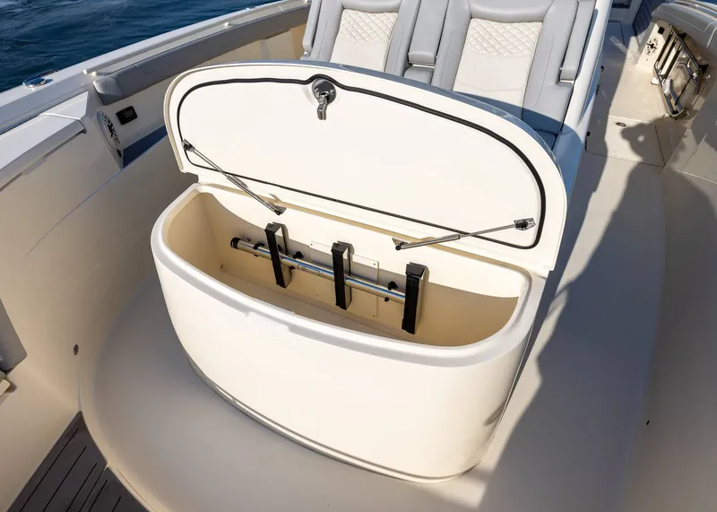 Slide: The Image of Scout 400 LXF 2026 - 18