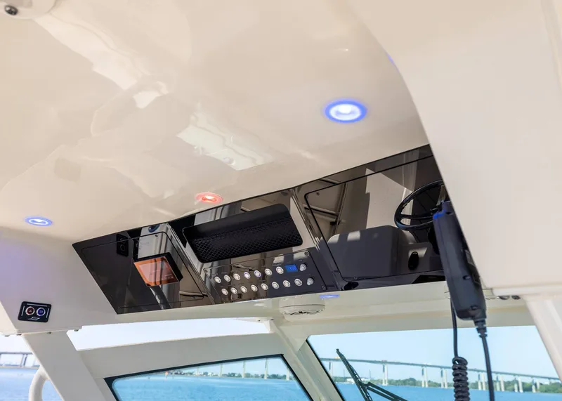 Slide: The Image of Scout 400 LXF 2026 - 24