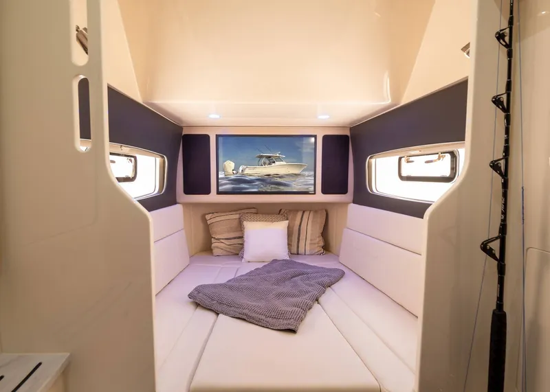 Slide: The Image of Scout 400 LXF 2026 - 32