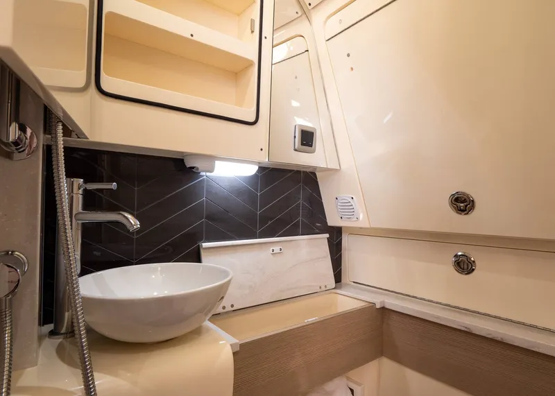 Slide: The Image of Scout 400 LXF 2026 - 33