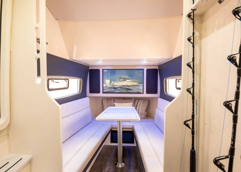 Slide: The Image of Scout 400 LXF 2026 - 34