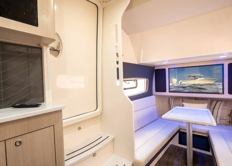 Slide: The Image of Scout 400 LXF 2026 - 35