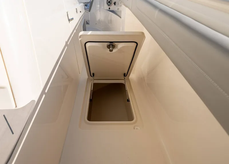 Slide: The Image of Scout 400 LXF 2026 - 41