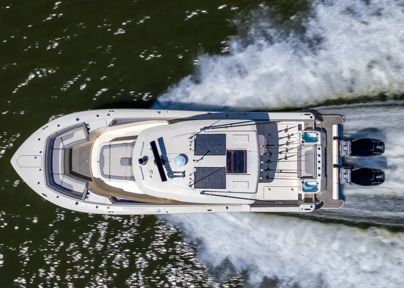 Slide: The Image of Scout 400 LXF 2027 - 10