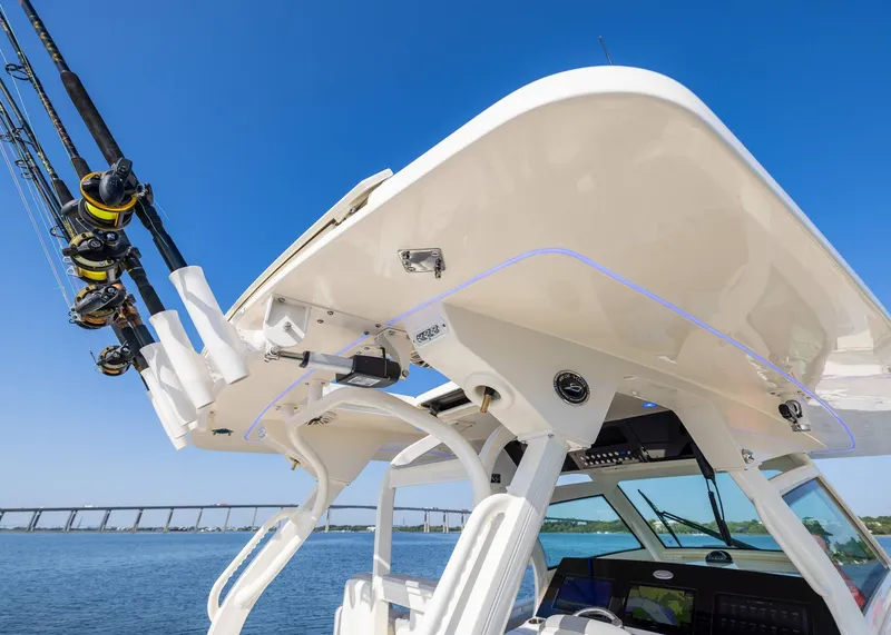 Slide: The Image of Scout 400 LXF 2027 - 27