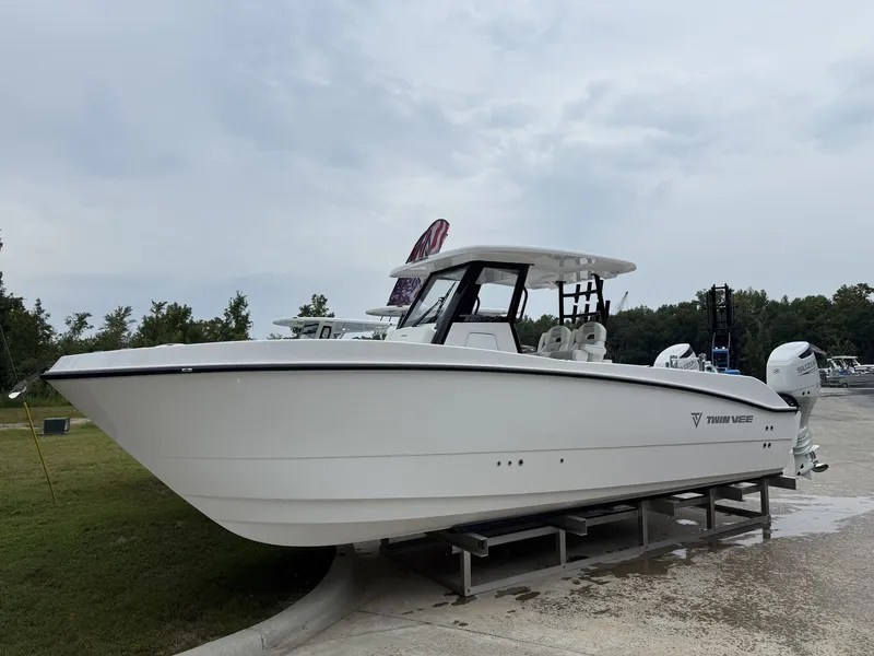 Slide: The Image of Twin Vee GFX2 280 GFX2 2026 - 6