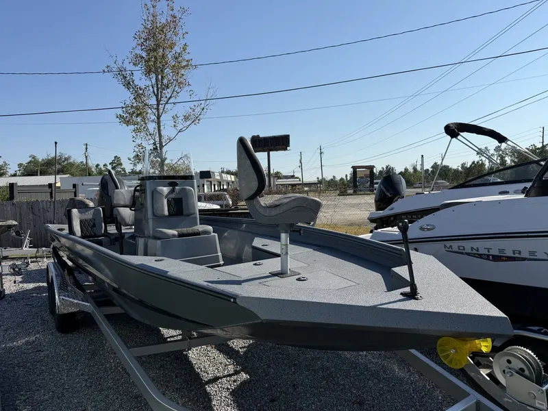 The Image of Excel 220 Bay Pro Elite 2026 - 1