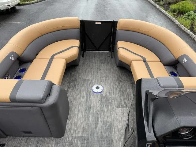 Slide: The Image of Viaggio X20U Tri-Toon (25" Tubes) 2025 - 11