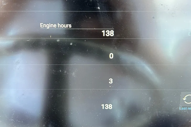 Slide: The Image of Display showing engine hours for 2017 Boston Whaler 330 Outrage, total 138 hours. - 20