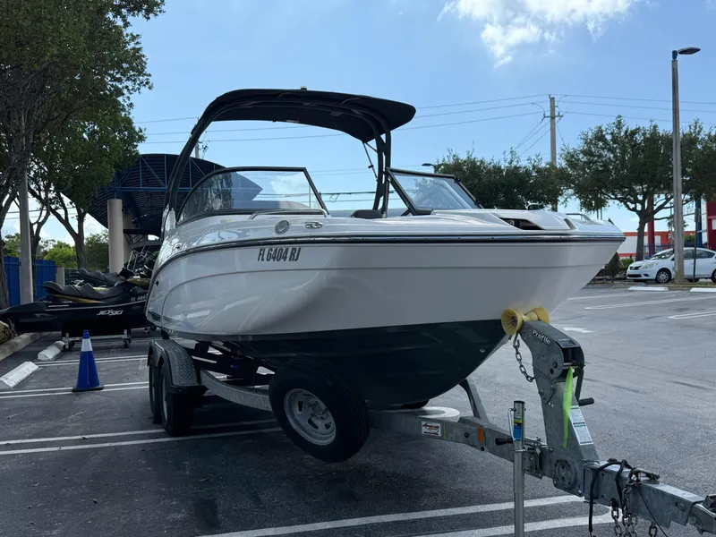Slide: The Image of 2017 Yamaha Boats 212 Limited S on trailer in parking lot. - 13