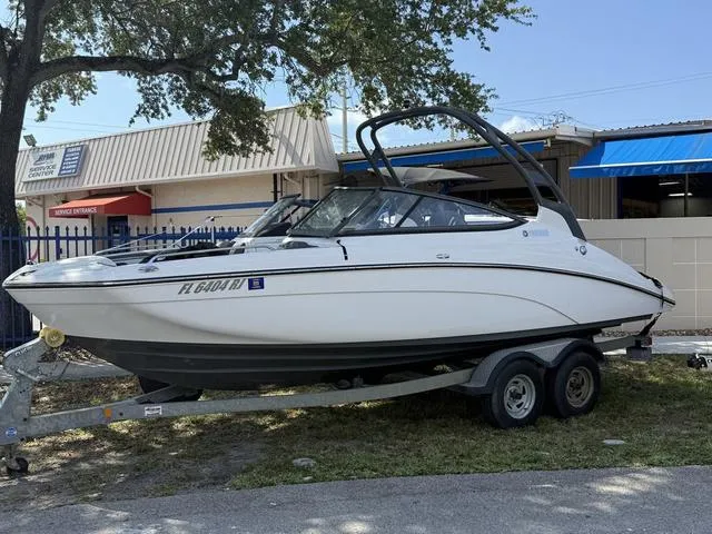 Slide: The Image of Yamaha 212 Limited S 2017 - 5