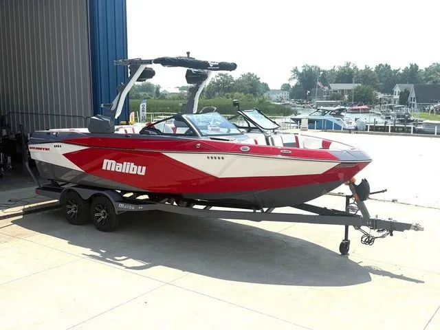 Slide: The Image of Malibu Wakesetter 23 LSV 2025 - 1