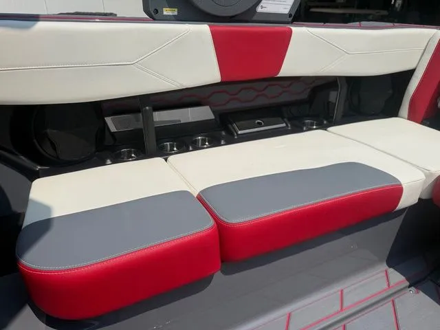 Slide: The Image of Malibu Wakesetter 23 LSV 2025 - 10