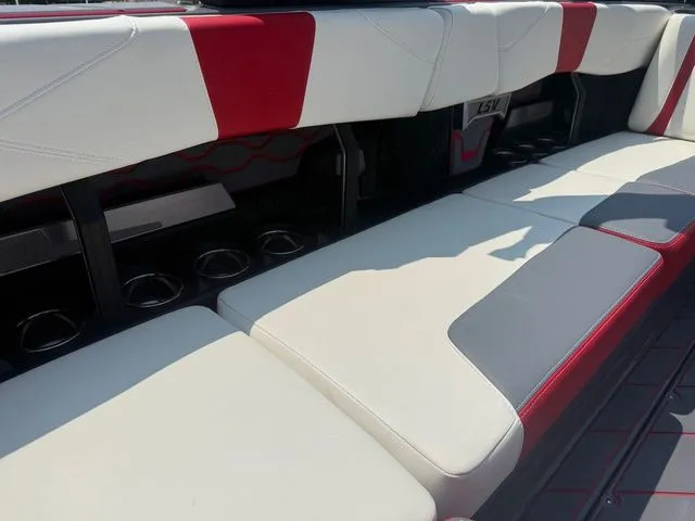 Slide: The Image of Malibu Wakesetter 23 LSV 2025 - 11