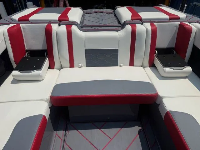 Slide: The Image of Malibu Wakesetter 23 LSV 2025 - 13