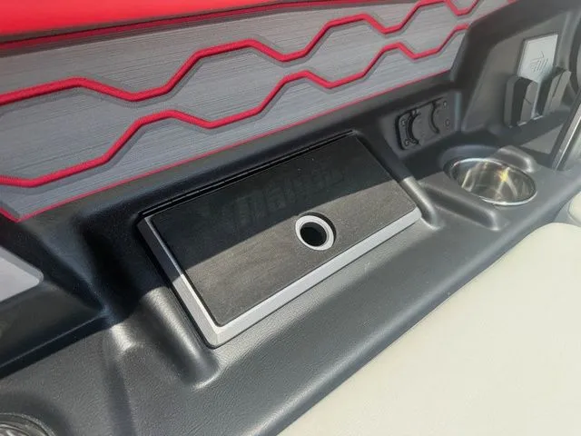 Slide: The Image of Malibu Wakesetter 23 LSV 2025 - 14