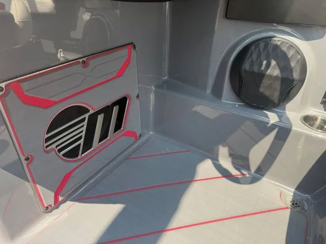 Slide: The Image of Malibu Wakesetter 23 LSV 2025 - 15