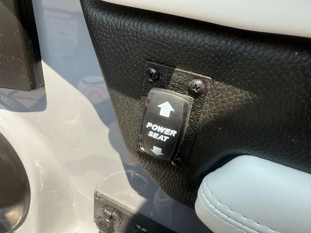 Slide: The Image of Malibu Wakesetter 23 LSV 2025 - 16