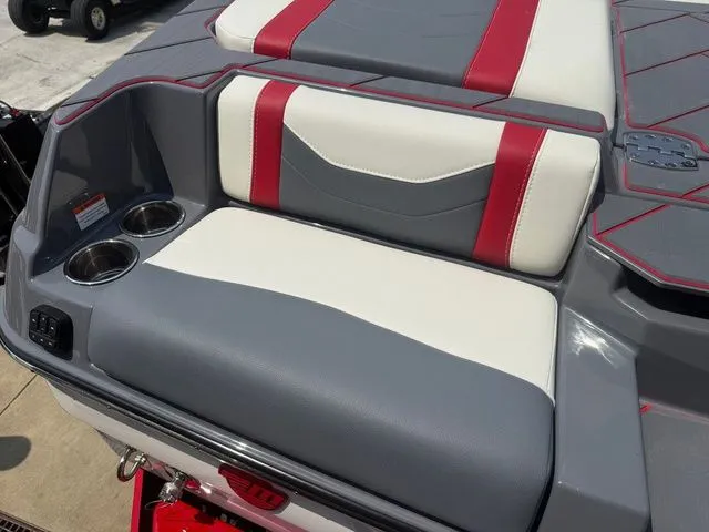 Slide: The Image of Malibu Wakesetter 23 LSV 2025 - 21