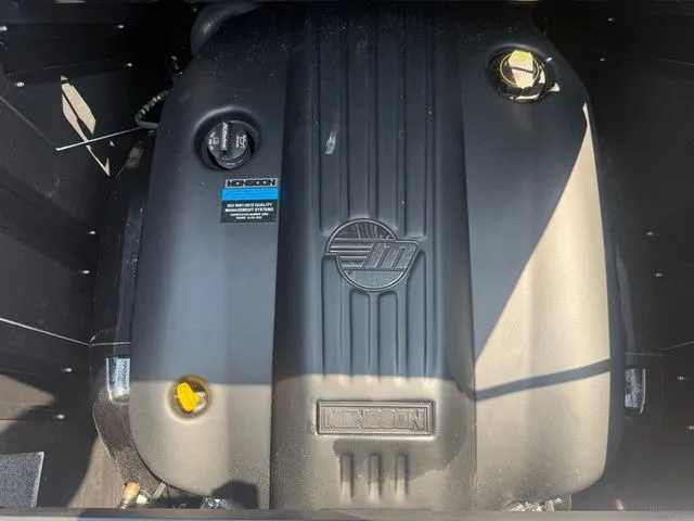 Slide: The Image of Malibu Wakesetter 23 LSV 2025 - 22