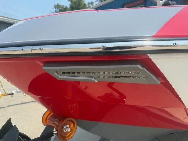 Slide: The Image of Malibu Wakesetter 23 LSV 2025 - 28