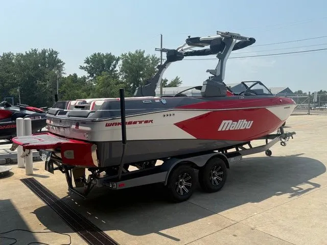 Slide: The Image of Malibu Wakesetter 23 LSV 2025 - 3