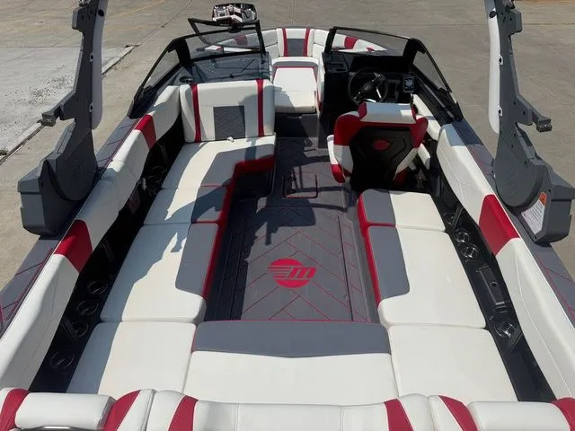 Slide: The Image of Malibu Wakesetter 23 LSV 2025 - 4