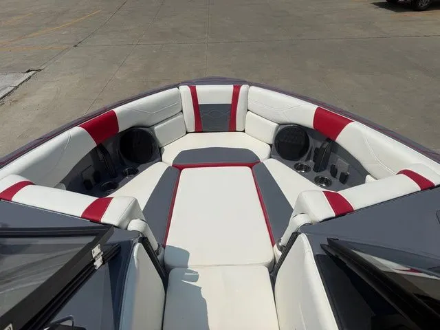 Slide: The Image of Malibu Wakesetter 23 LSV 2025 - 5