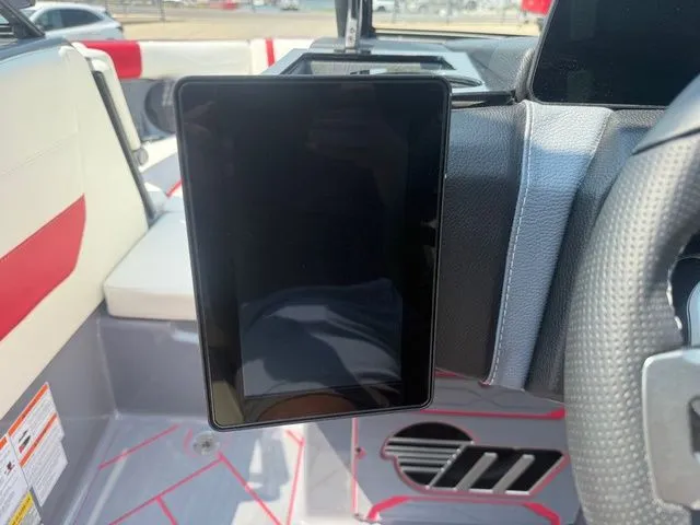 Slide: The Image of Malibu Wakesetter 23 LSV 2025 - 7