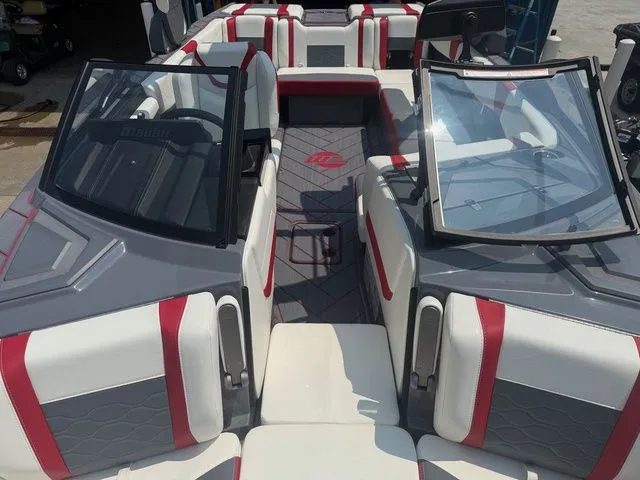 Slide: The Image of Malibu Wakesetter 23 LSV 2025 - 8