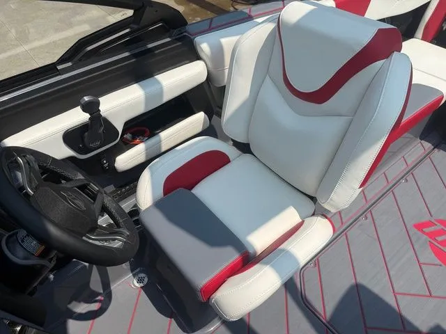 Slide: The Image of Malibu Wakesetter 23 LSV 2025 - 9