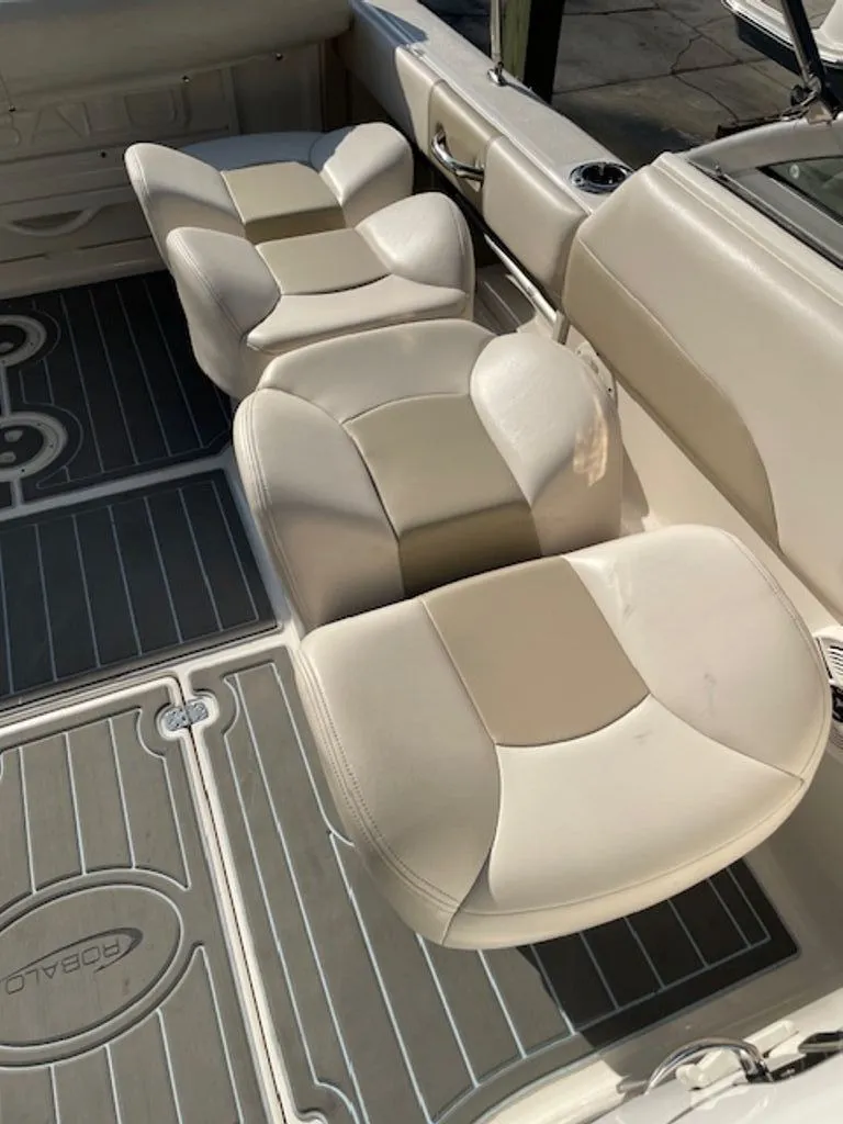 Slide: The Image of Robalo R227 Dual Console 2017 - 11