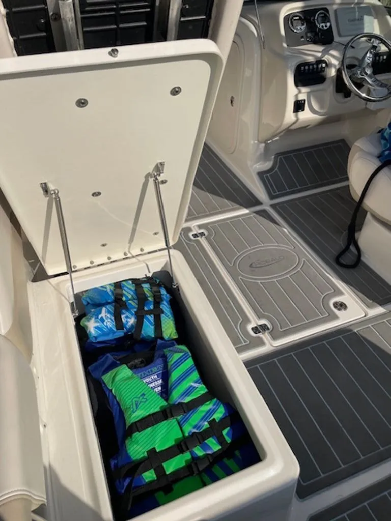 Slide: The Image of Robalo R227 Dual Console 2017 - 12