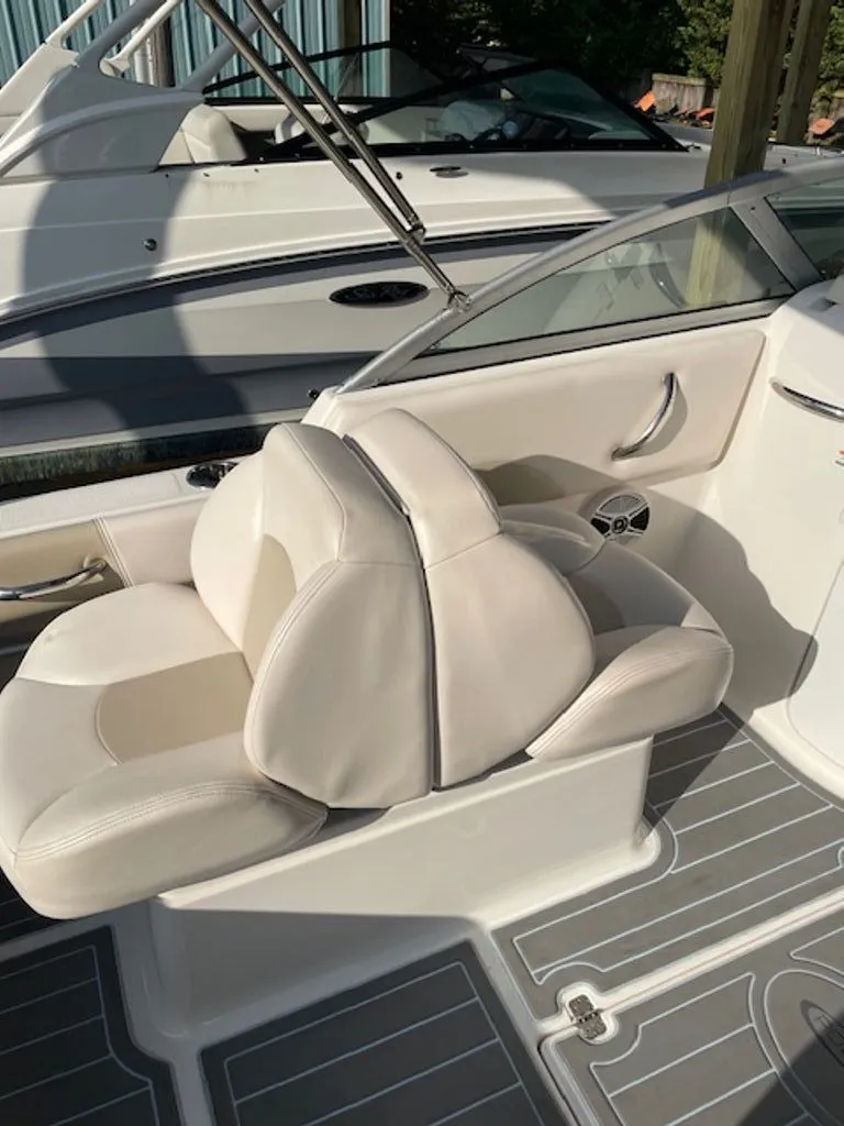 Slide: The Image of Robalo R227 Dual Console 2017 - 13