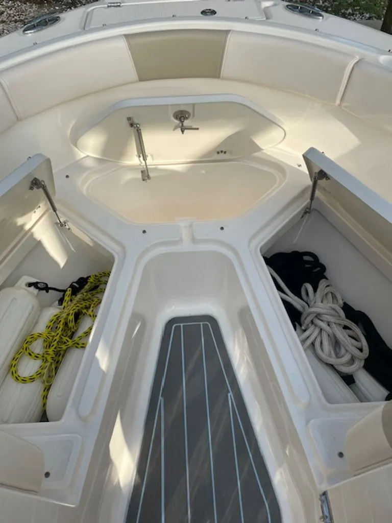 Slide: The Image of Robalo R227 Dual Console 2017 - 17