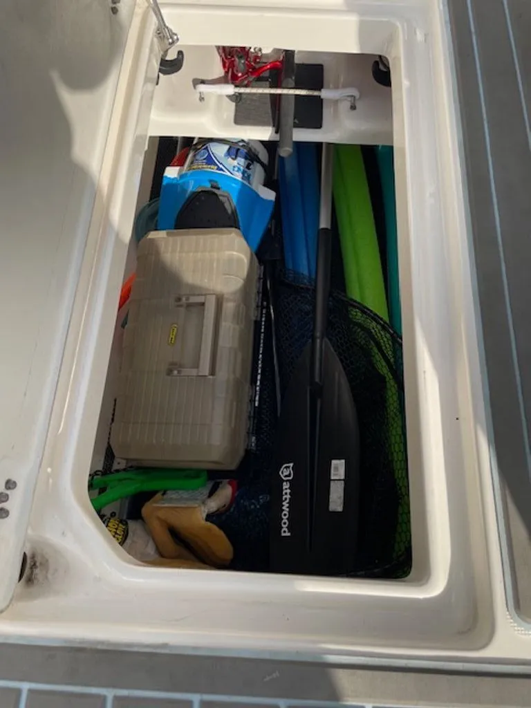 Slide: The Image of Robalo R227 Dual Console 2017 - 24