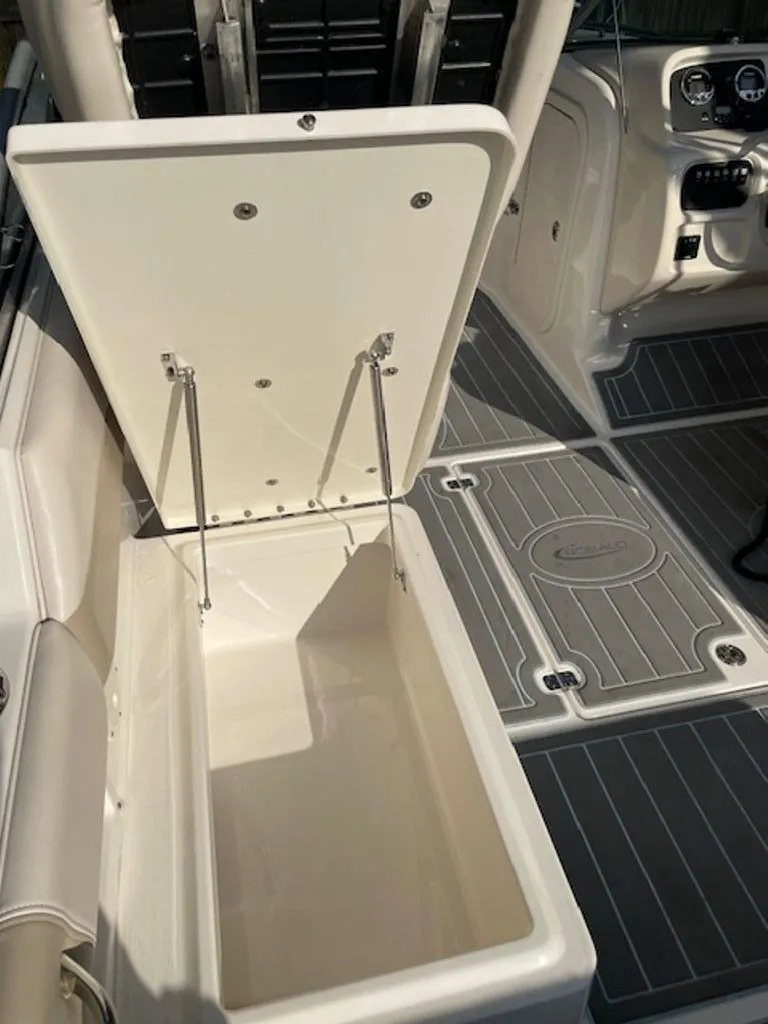 Slide: The Image of Robalo R227 Dual Console 2017 - 25