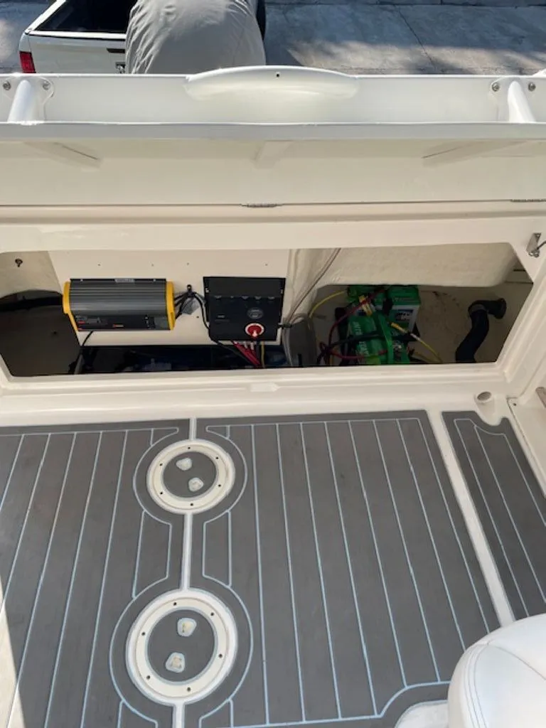 Slide: The Image of Robalo R227 Dual Console 2017 - 26